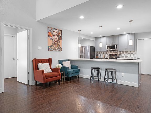 2nd image of 2907 Country Place Ct