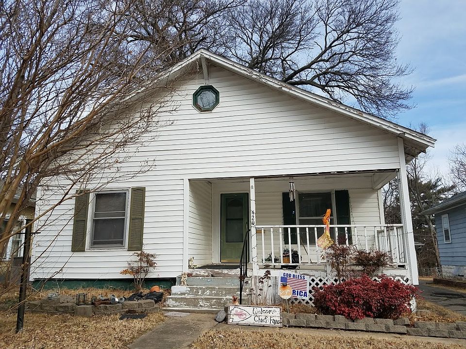 2nd image of 420 W 9th St
