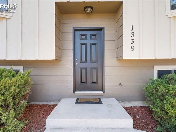 5th image of 1339 Hiawatha Dr