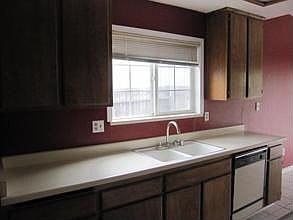 5th image of 932 Stetson St