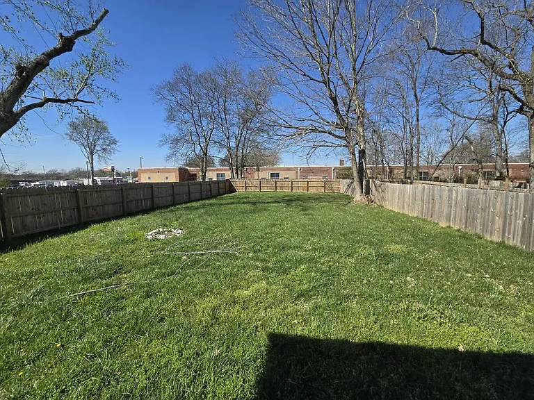 414 Oak St — Photo 31