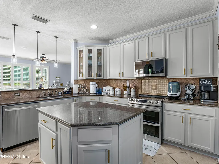 3020 S Atherley Rd — Photo 4