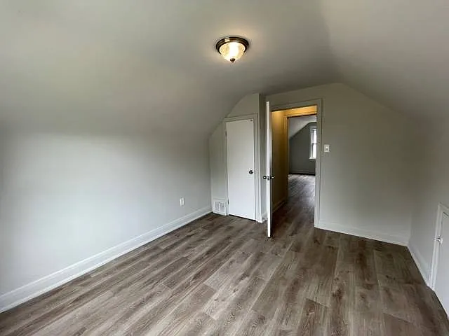 567 Weber St E — Photo 16