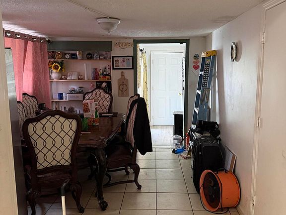 3rd image of 425 SW 24TH Avenue