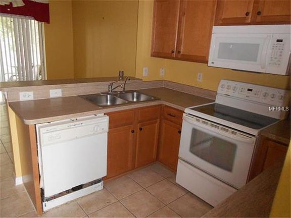 3rd image of 1321 Lyonshire Dr
