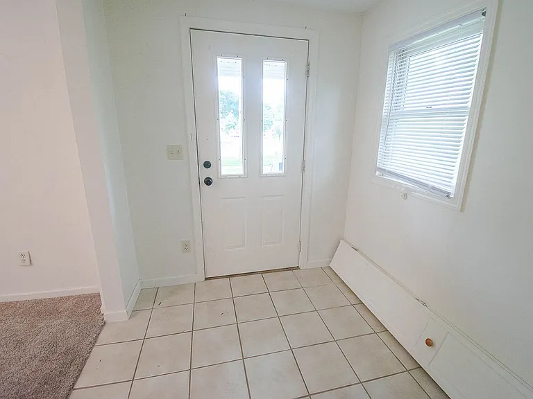 802 2nd St NW — Photo 2