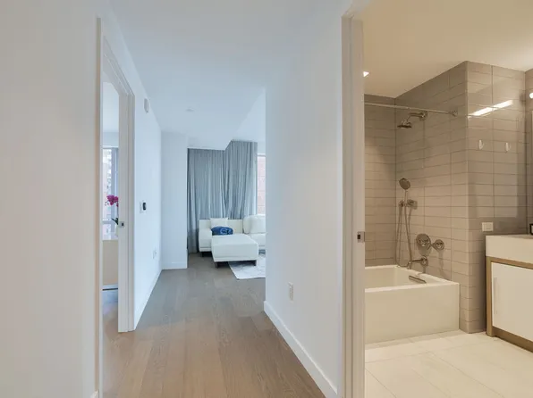 75 Park Lane image 18 of 23