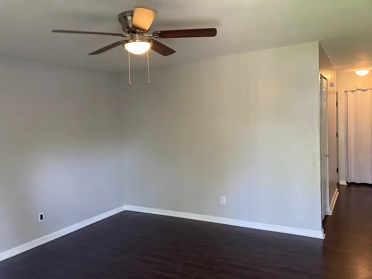 6208 Lorimer St — Photo 2