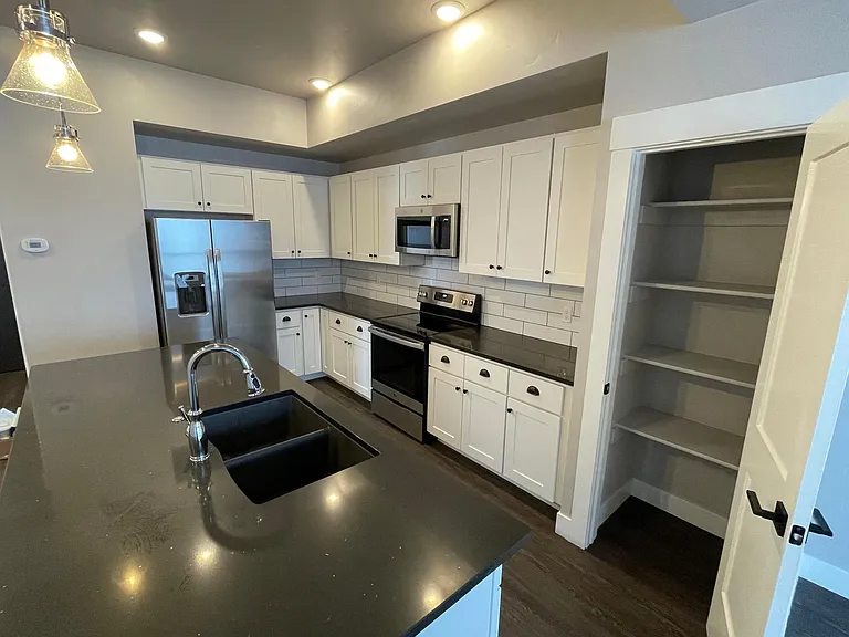 605 N 7th Ave #204 — Photo 3