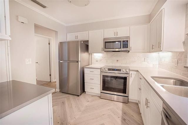 1st image of 15428 Bedford Cir W