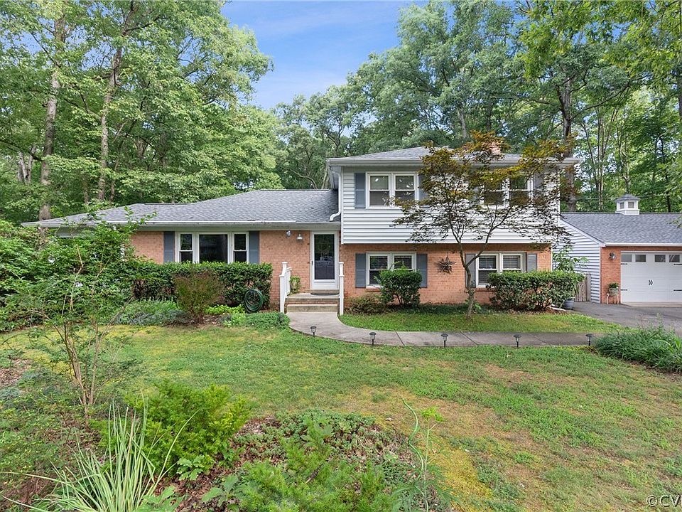 1st image of 9064 Edgewater Cir