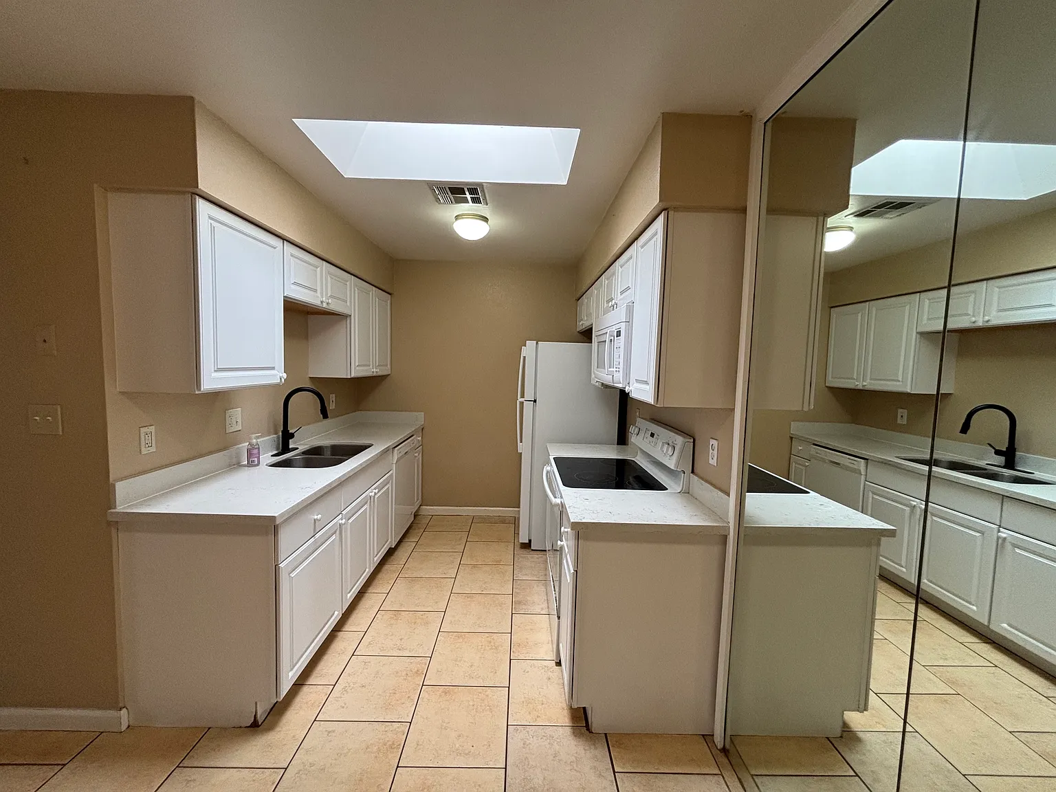 2 bed, 831 sqft, $1,550 — Photo 4