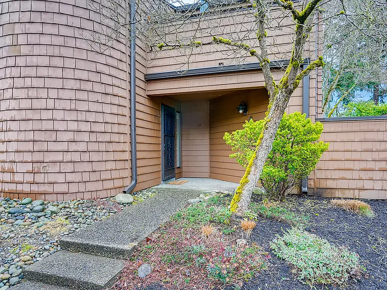 11506 NE 128th St #17 — Photo 2