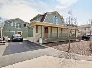 916 Driscoll Ct, Highland Park, IL 60035