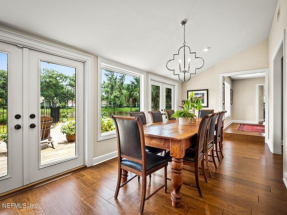 5th image of 124 Nandina Cir