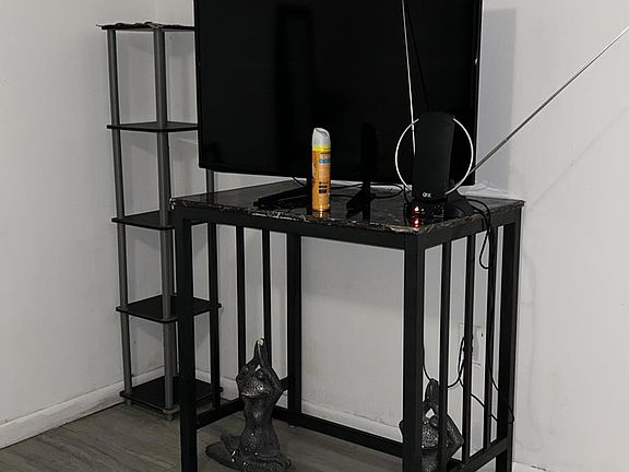 5th image of 1221 Gilbert Pl #0