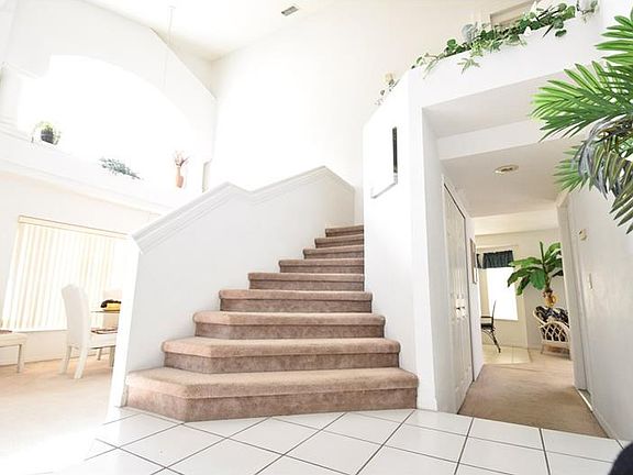 3rd image of 4907 Tennyson Ct