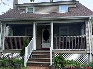 42 Dunbar Ave E, Rumford, RI 02916
