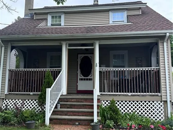 42 Dunbar Ave E, Rumford, RI 02916
