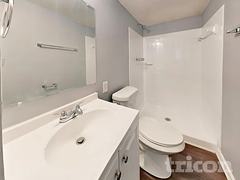 111 Woodspur Rd — Photo 12