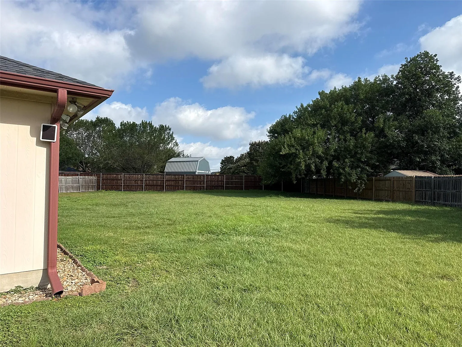 3 bed, 2.0 bath, 1363 sqft, $1,800 — Photo 2