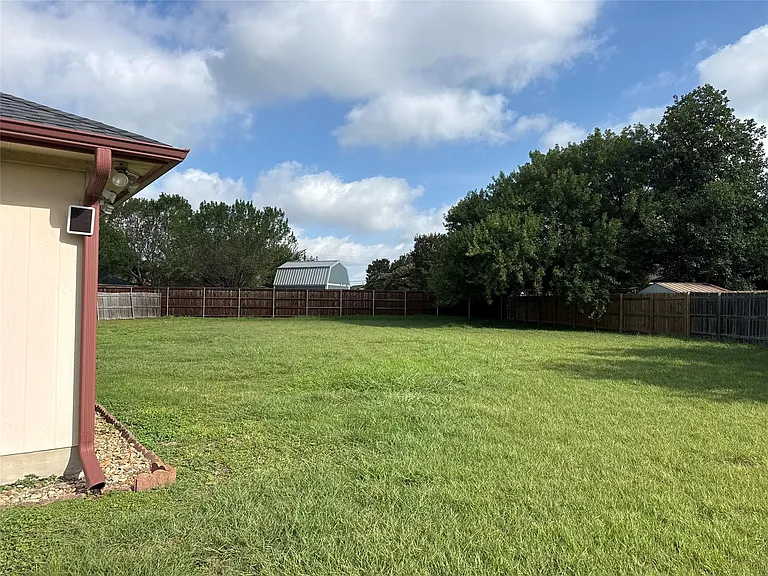 211 Brent Blvd — Photo 2