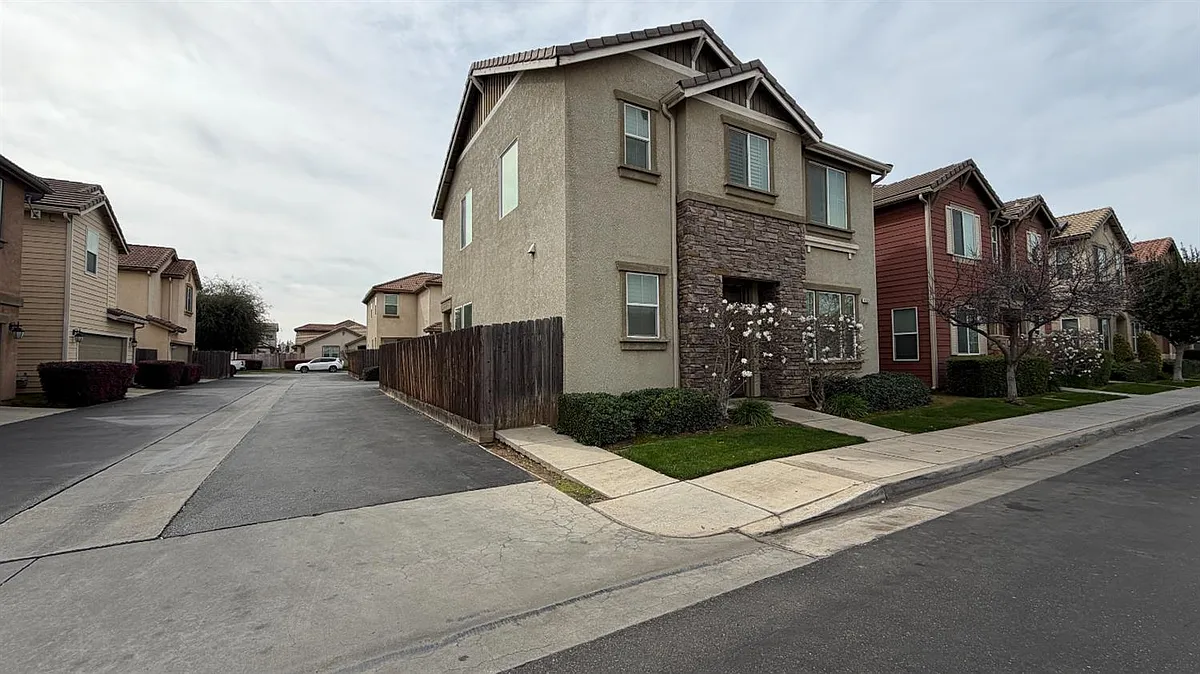 Building Photo - 4355 W Artemisa Dr
