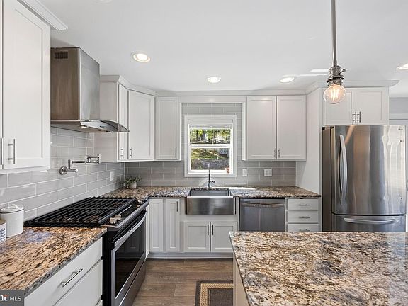 5th image of 511 Greenwood Rd