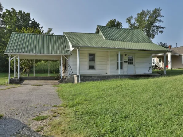488 Taylor St, Dresden, TN 38225