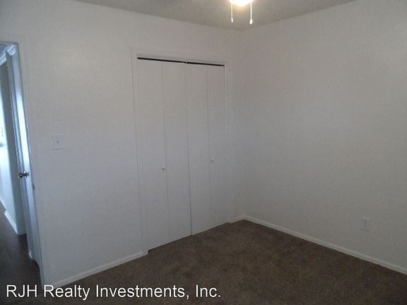 2nd image of 1325 Glen Oaks Ct #4