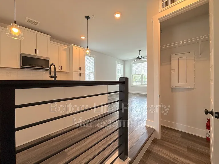 607 W Tremont Ave — Photo 4