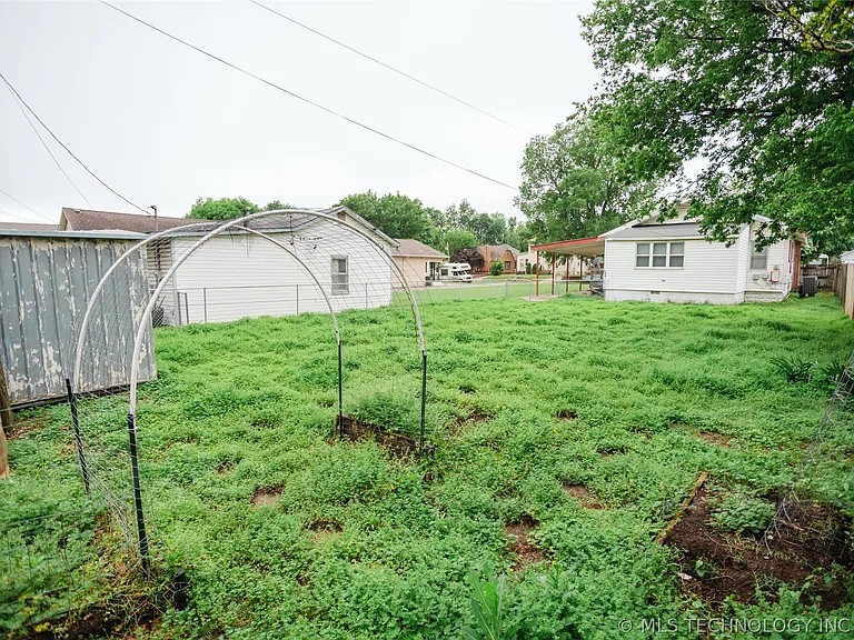 1119 S Florence Ave — Photo 47