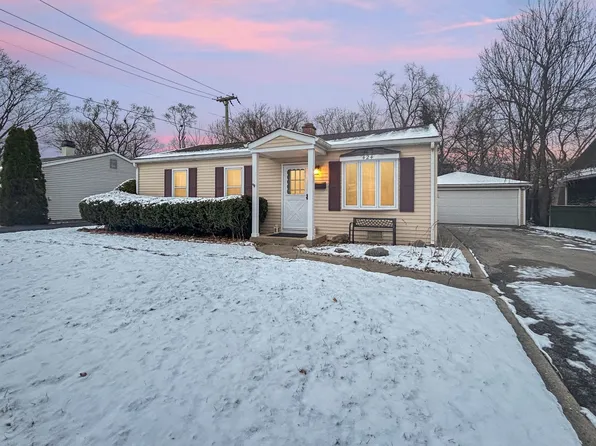 424 Saint Marys Pkwy, Buffalo Grove, IL 60089