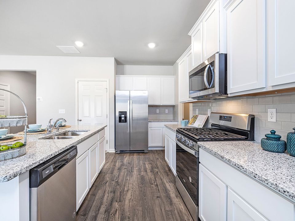 2nd image of 661 Satinwood Cir