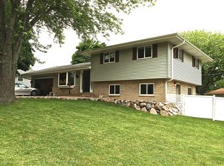 N93W17320 Devon Wood Rd, Menomonee Falls, WI 53051