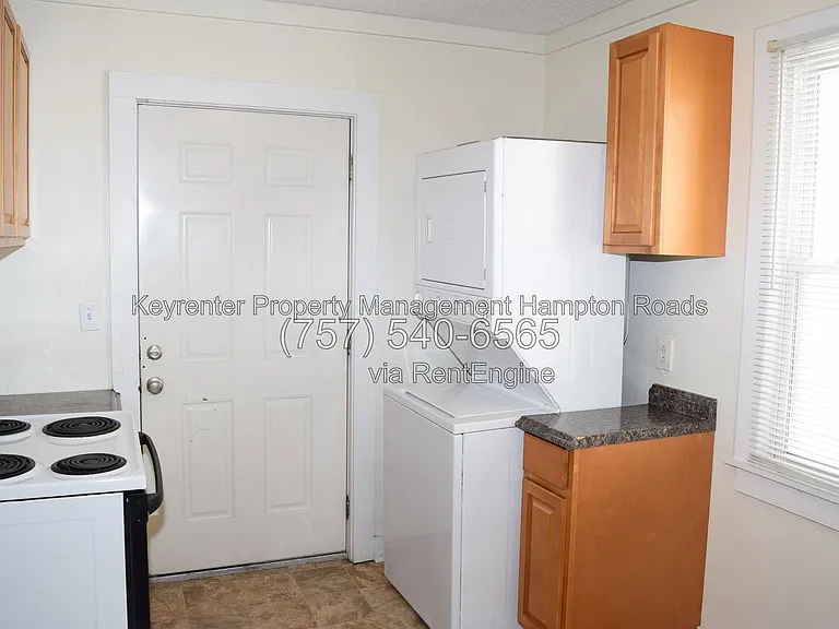 857 W 41st St — Photo 19