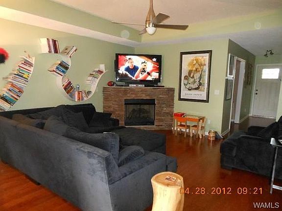 3rd image of 402 19th St E