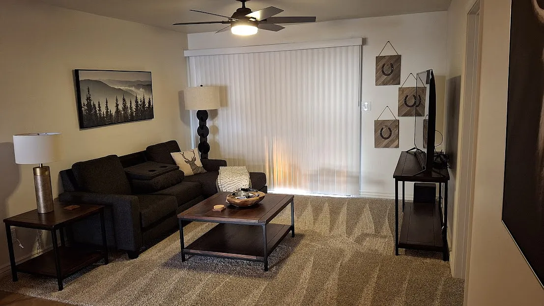 2 bed, 960 sqft, $2,000 — Photo 2