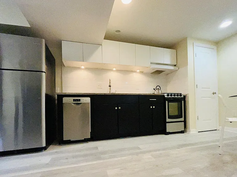 2605 Hamlin St NE — Photo 5