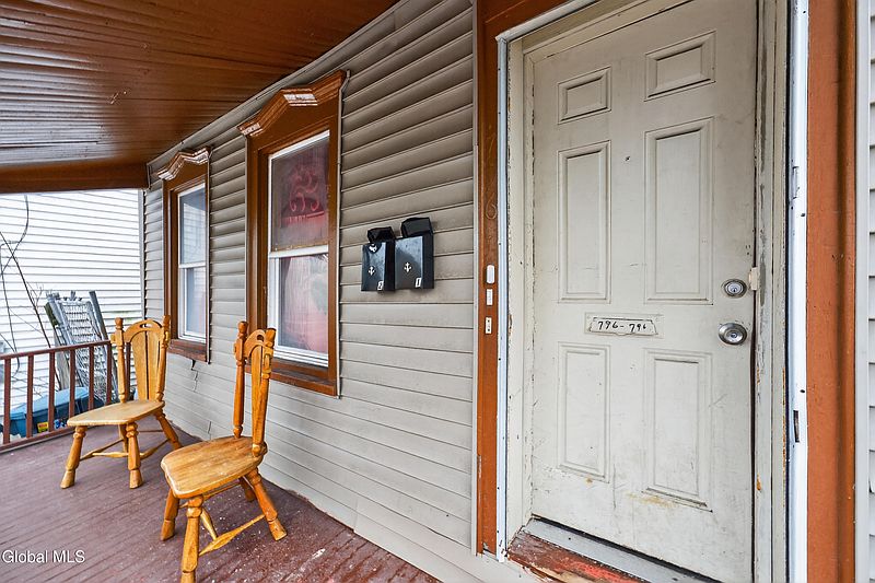 3rd image of 796 Livingston Avenue