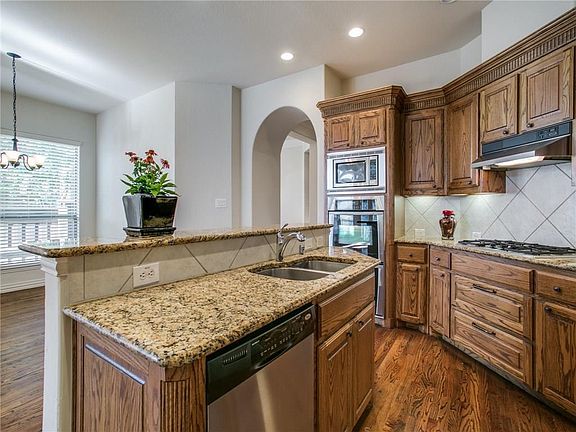 4th image of 4004 E Hill Dr