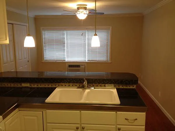 2012 S Illinois Ave #15 — Photo 4