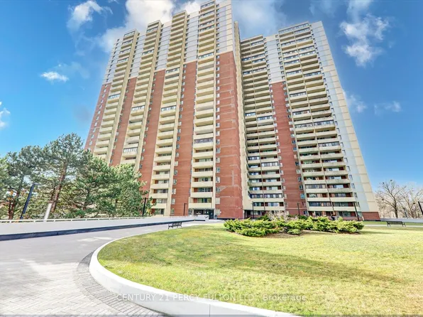 1 Massey Sq #816, Toronto, ON M4C 5L4