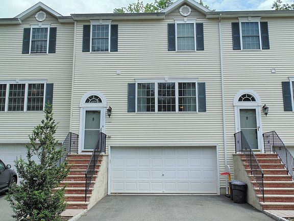 2nd image of 15 Tompkins St