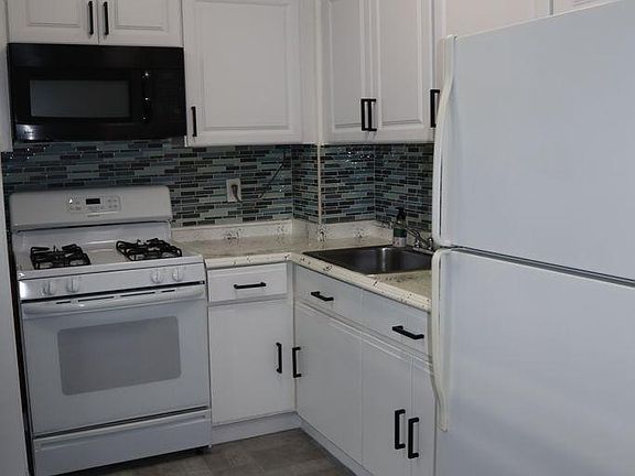 3rd image of 331 Castle Hill Ave Floor 2
