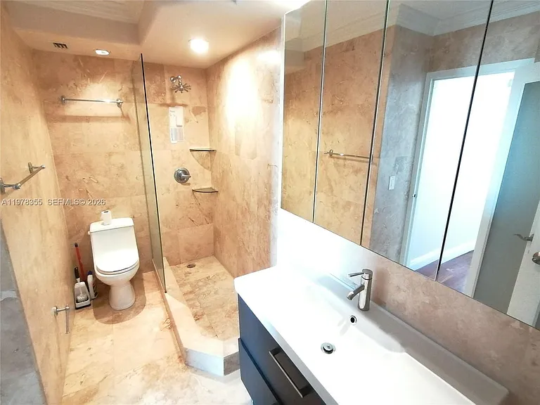 2020 NE 135th St #506 — Photo 7