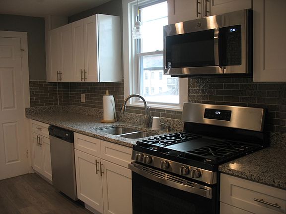 3rd image of 1726 N Talman Ave #2