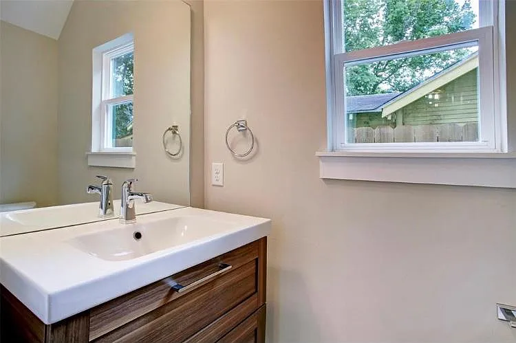 210 Marathon St — Photo 5