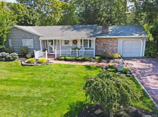 72 Mahogany Rd, Rocky Point, NY 11778