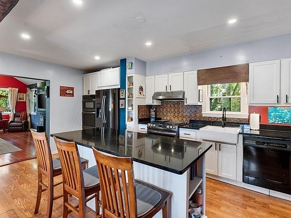 3rd image of 28 Gordon Rd